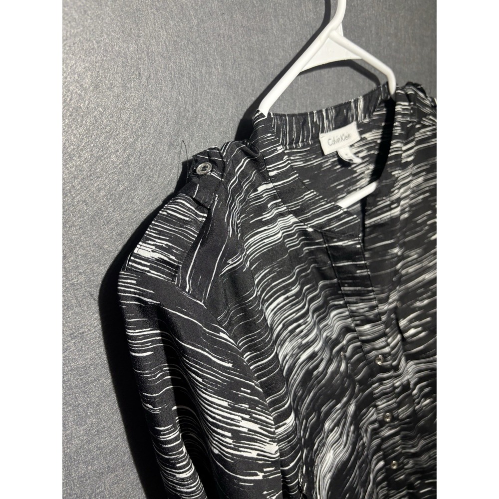Calvin Klein Women's Blouse M Black White Abstract Print Roll Tab Sleeve - Picture 4 of 16